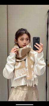 China Replica Loewe Scarf 44usd Only